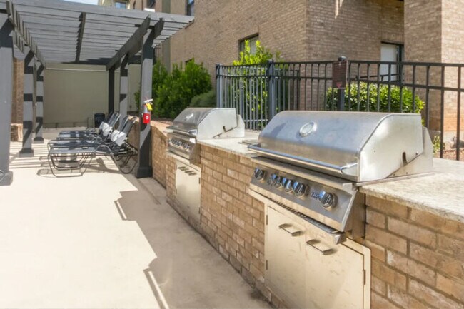 Building Photo - 31 Station Ct