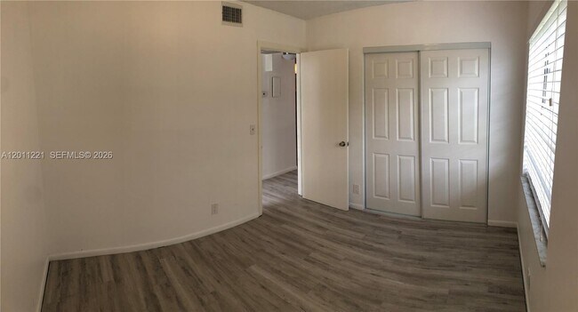 Foto del edificio - 1027 Twin Lakes Dr