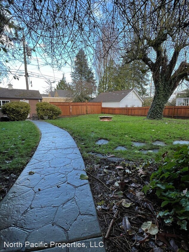 Foto del edificio - 3 br, 2 bath House - 815 N M ST
