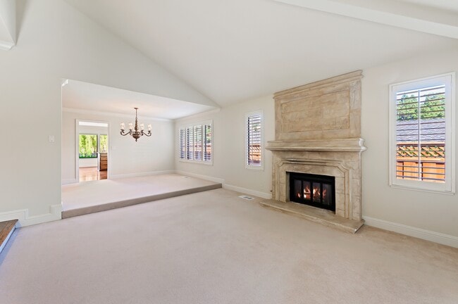 Building Photo - 288 Live Oak Dr