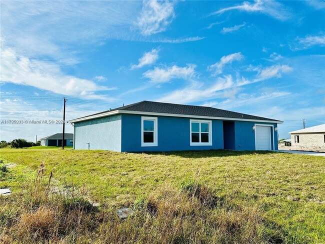 Building Photo - 131 Carousel Ave