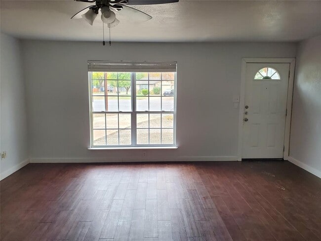 Foto del edificio - 807 Fernwood Cove