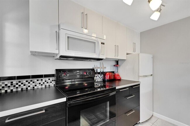 Building Photo - 805.5 Vistabula St