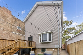 Building Photo - 3227 S Wells St