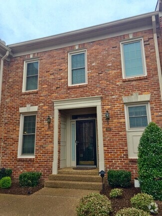 Building Photo - 2028 Graybar Ln