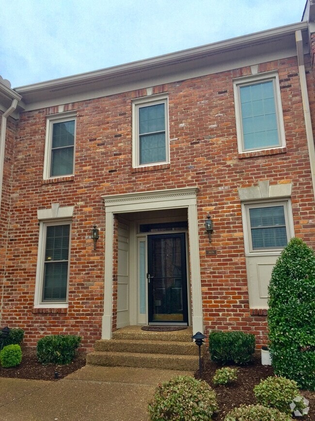 Building Photo - 2028 Graybar Ln