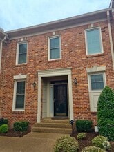 Building Photo - 2028 Graybar Ln
