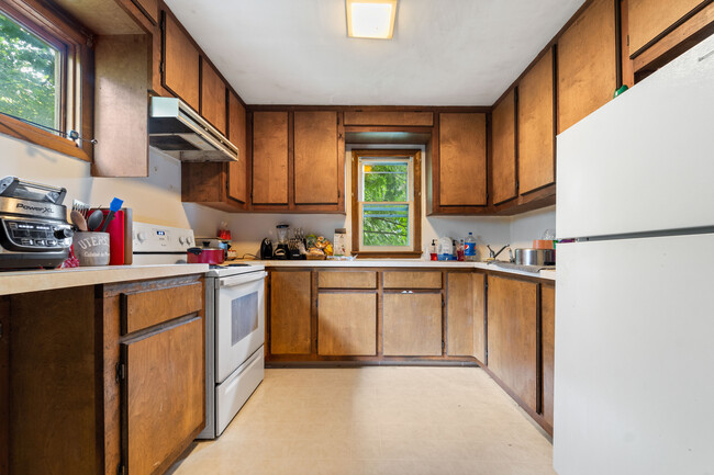 Kitchen - 103 Baker St