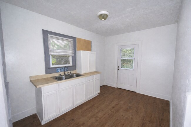 Building Photo - 21 N Colorado Ave