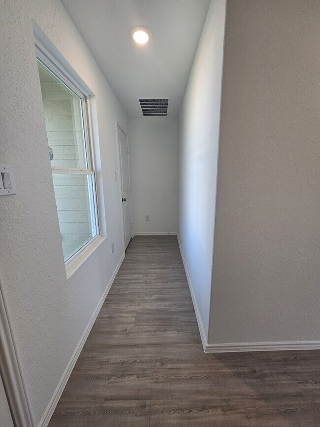 Foto del edificio - "Charming 3-Bed Sanctuary with Granite Elegance in San Antonio! Voucher Accepted! "
