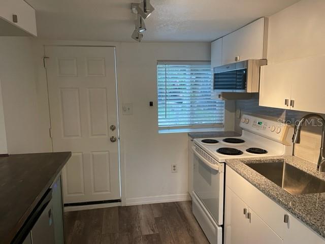 Foto del edificio - 905 Lake Emerald Dr