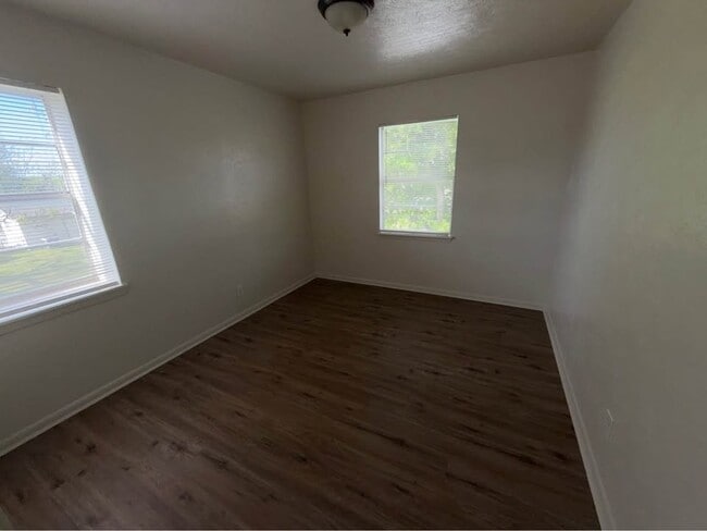 Building Photo - 371 W Elm Mott Dr