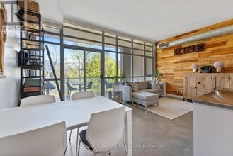 Building Photo - 52 Sumach St