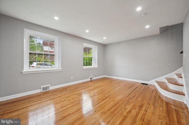 Foto del edificio - 2330 Kenilworth Rd