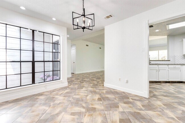 Foto del edificio - 16339 Elmwood Point Ln