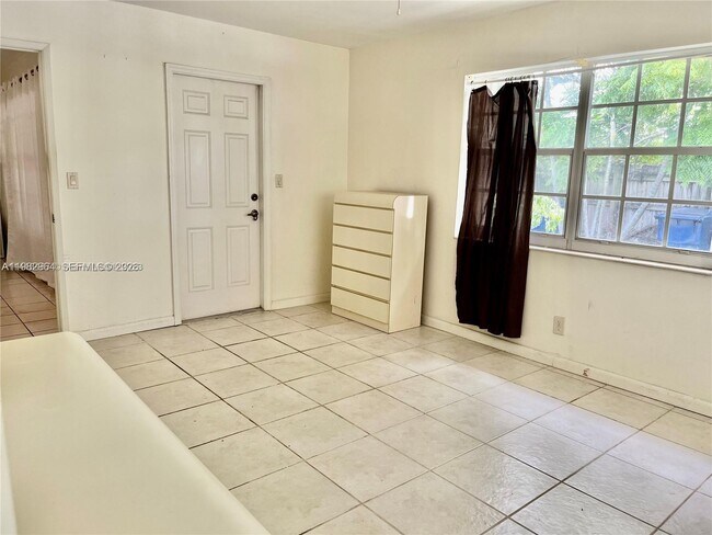 Foto del edificio - 2016 NE 26th St