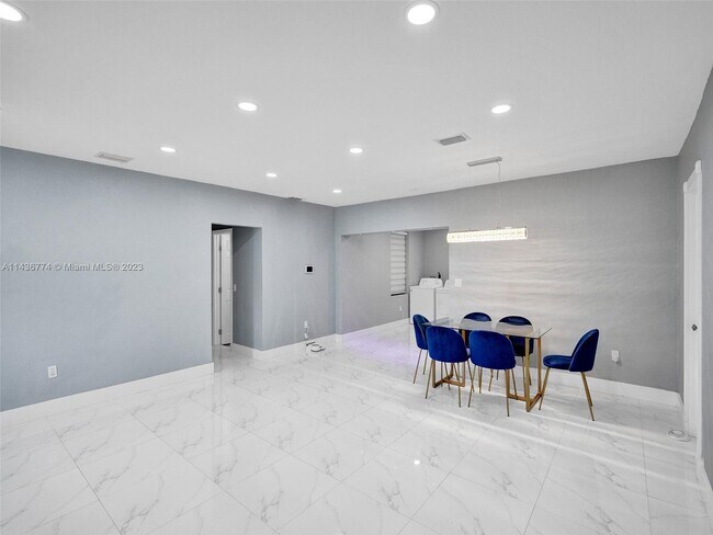 Foto del edificio - 460 NE 169th St