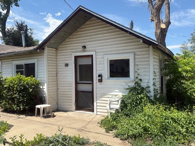 813-825 Lee Ave - 813-825 Lee Ave Apartment