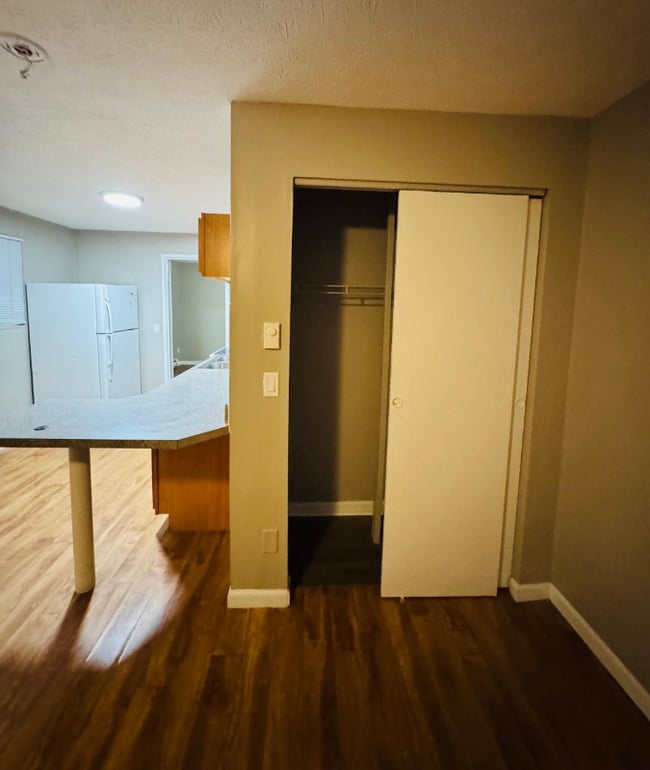 Building Photo - 2602 Chesterfield Ct