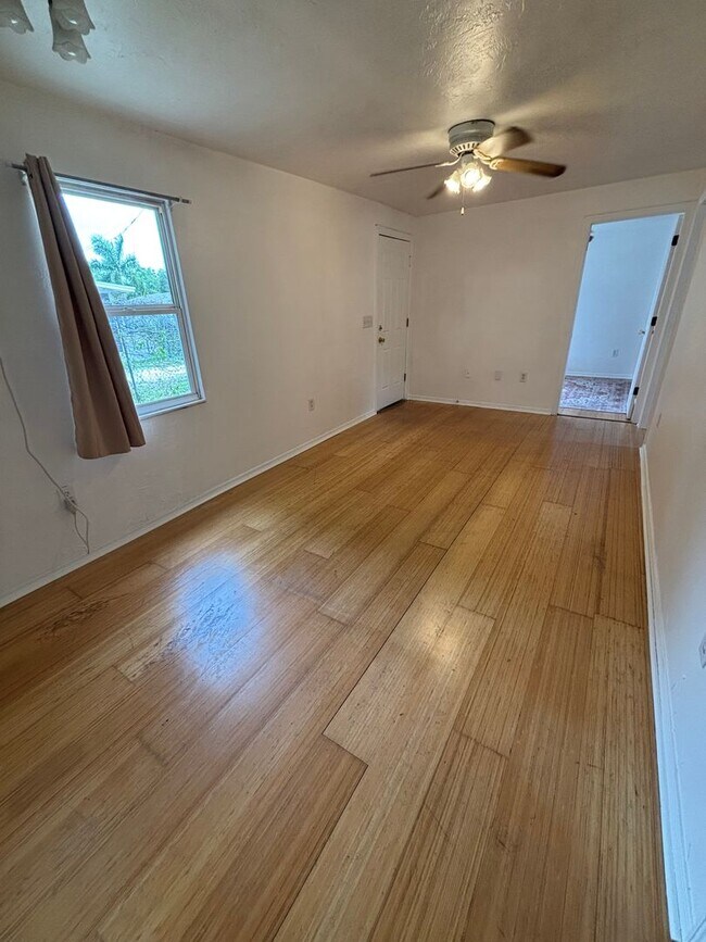 Foto del edificio - 3 bedroom 1 bath home in Sarasota