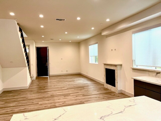 Living w/ FP - 3877 Bentley Ave