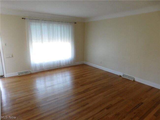 Foto del edificio - 5653 Cumberland Dr