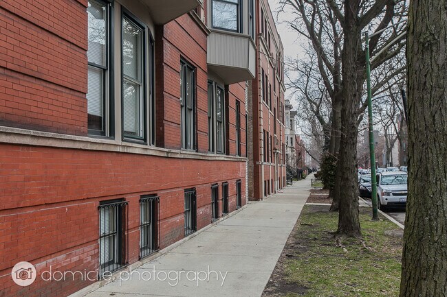 Foto del edificio - 1303 N Hoyne Ave
