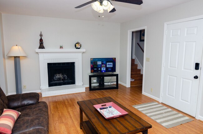 Foto del edificio - Stunning remodeled home in Franklin with a garage