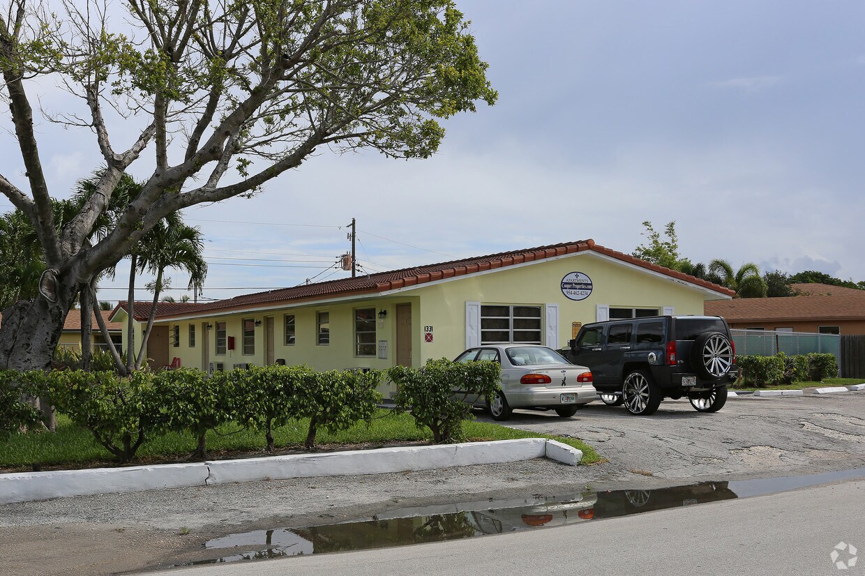 Building Photo - 1321-1331 Holly Heights Dr