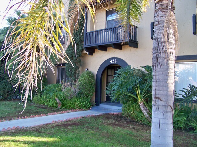 facade - 416 E Chevy Chase Dr