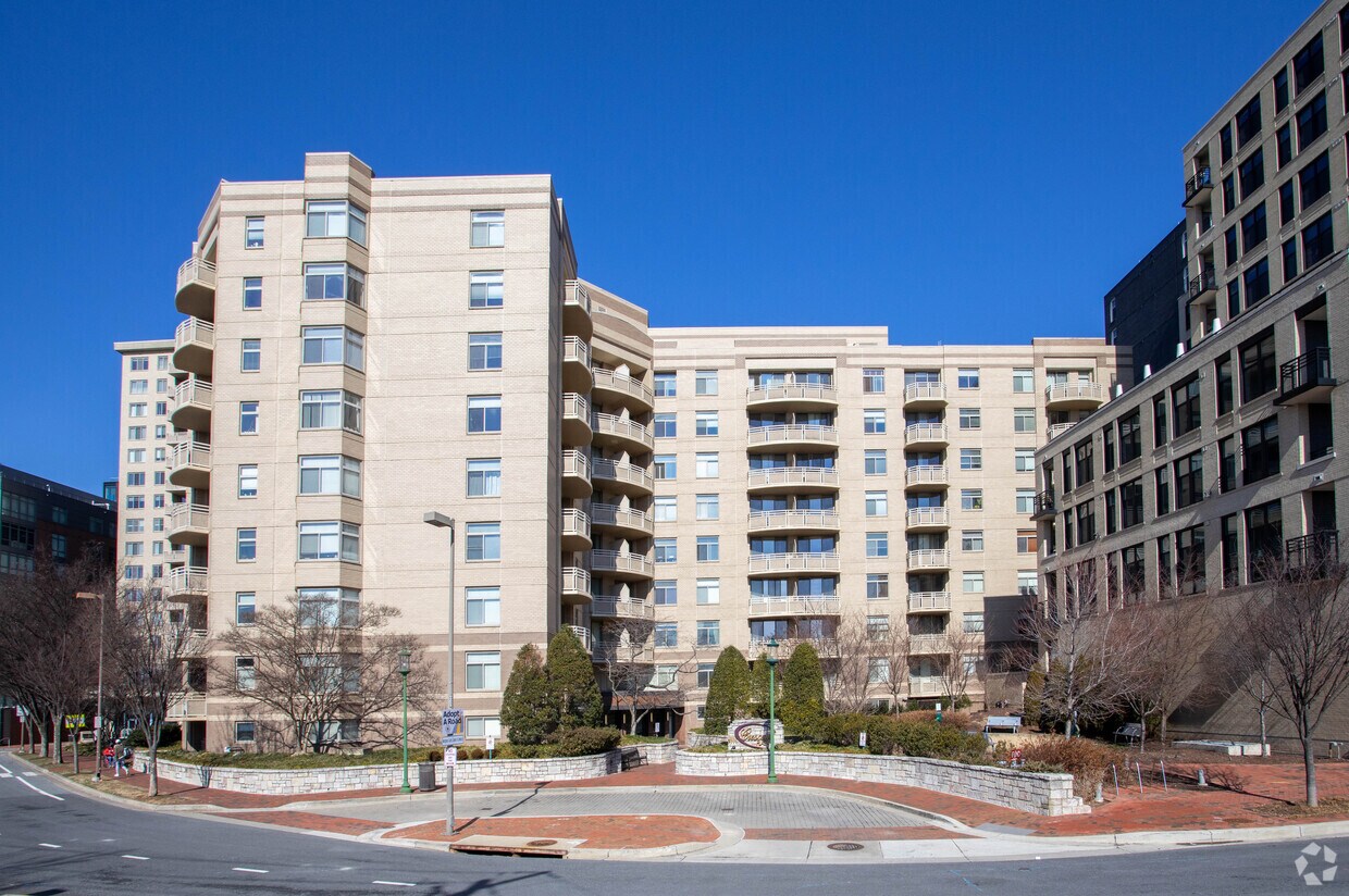 Crescent Plaza Condominium Apartments in Bethesda, MD