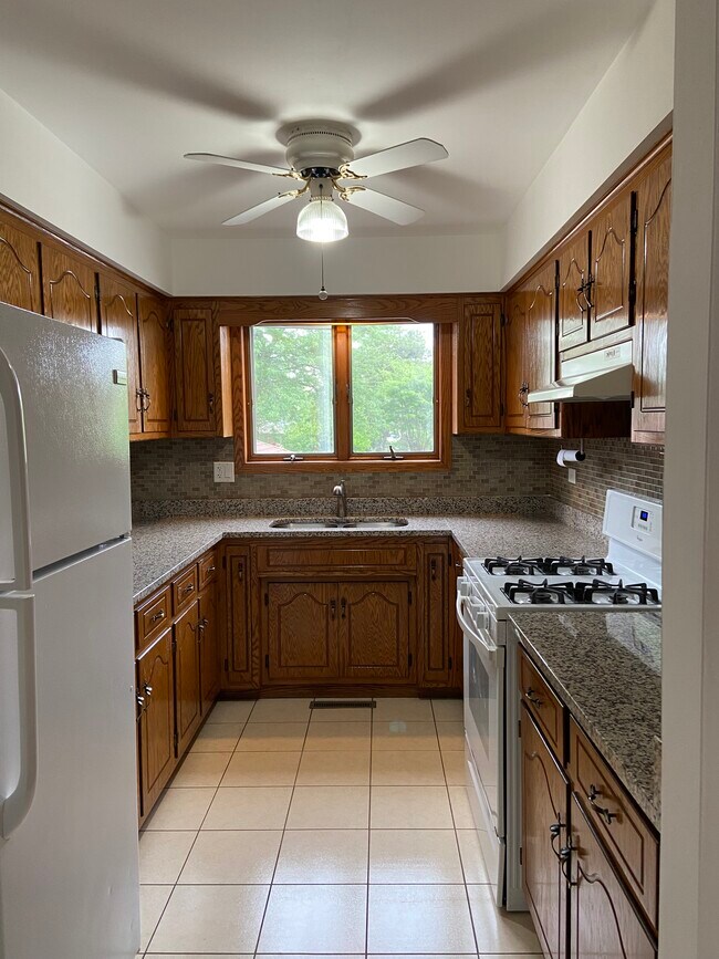 Kitchen - 7900 Paxos Dr
