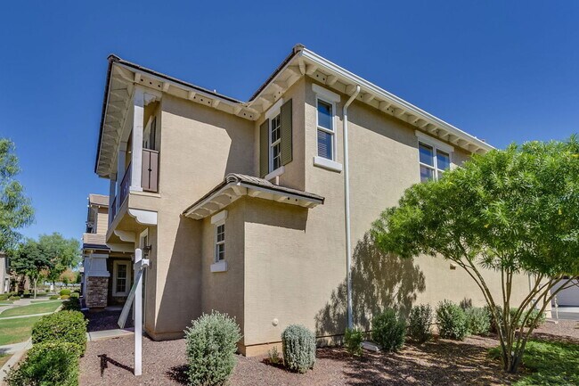 Building Photo - 860 S Adam Way