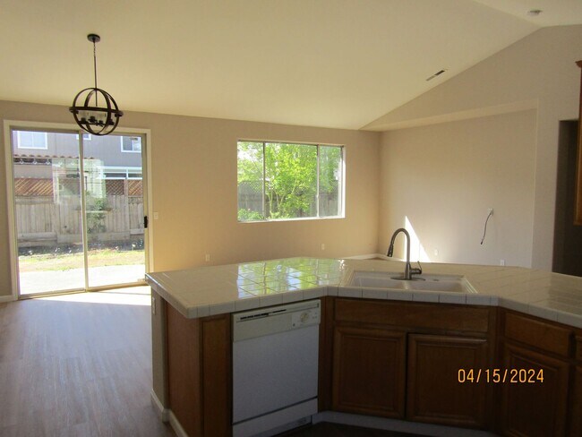 Building Photo - Very nice single story 3 bedroom home with...