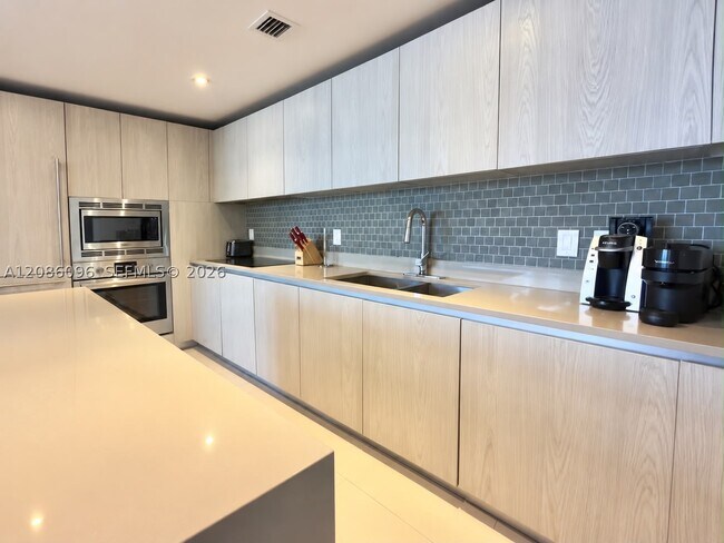 Foto del edificio - 4111 S Ocean Dr