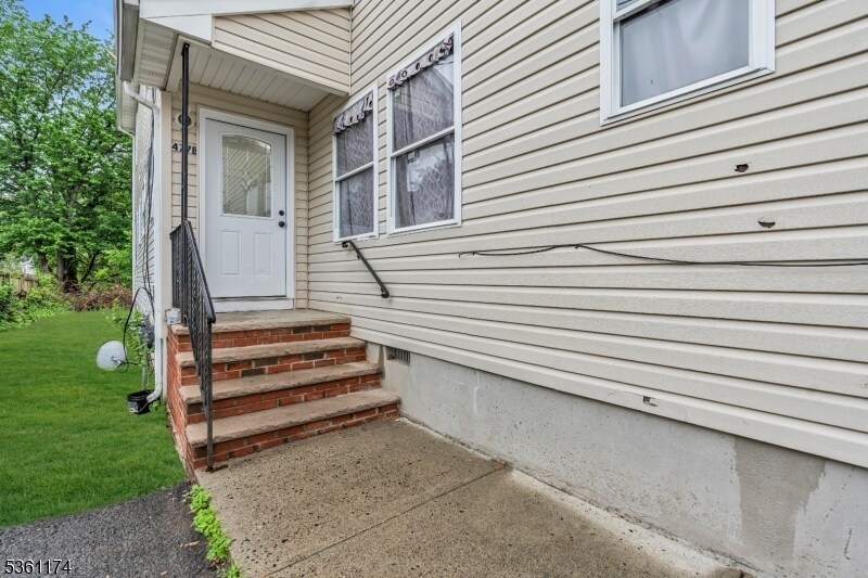 Foto principal - 477 Lewis St