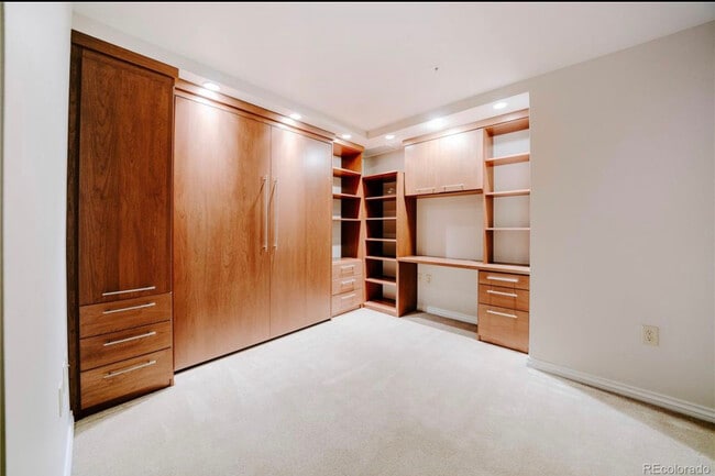 Foto del edificio - 8100 E Union Ave