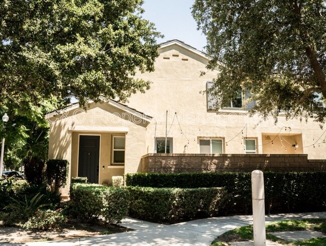 Building Photo - 4052 E Hamilton Way