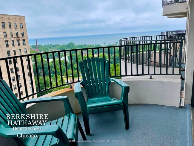 Building Photo - 2020 N Lincoln Park West