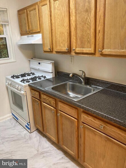 Building Photo - 610 Kennebec Ave