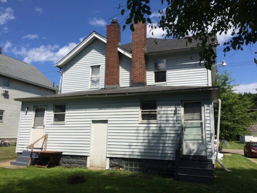 Building Photo - 330 S Jackson St
