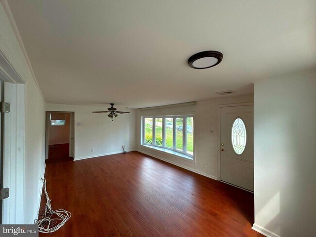 Building Photo - 211 Hilltop Rd