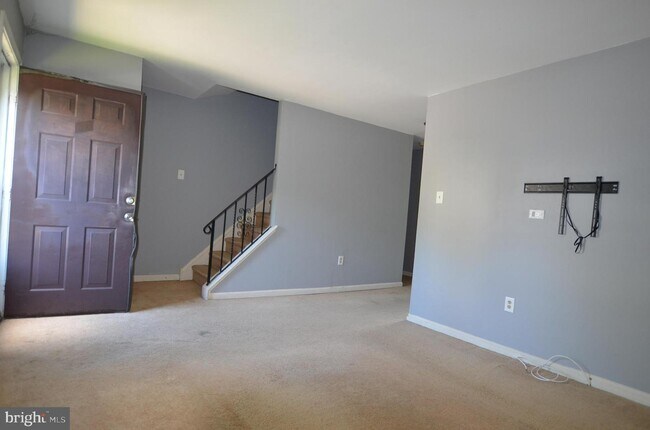 Building Photo - 35 Kingston Terrace