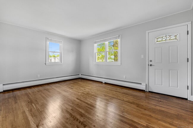 Building Photo - 305 Slater Rd