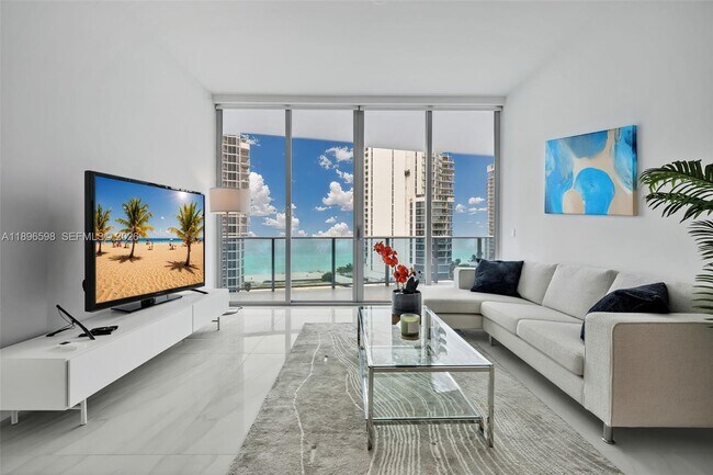 Foto del edificio - 17550 Collins Ave