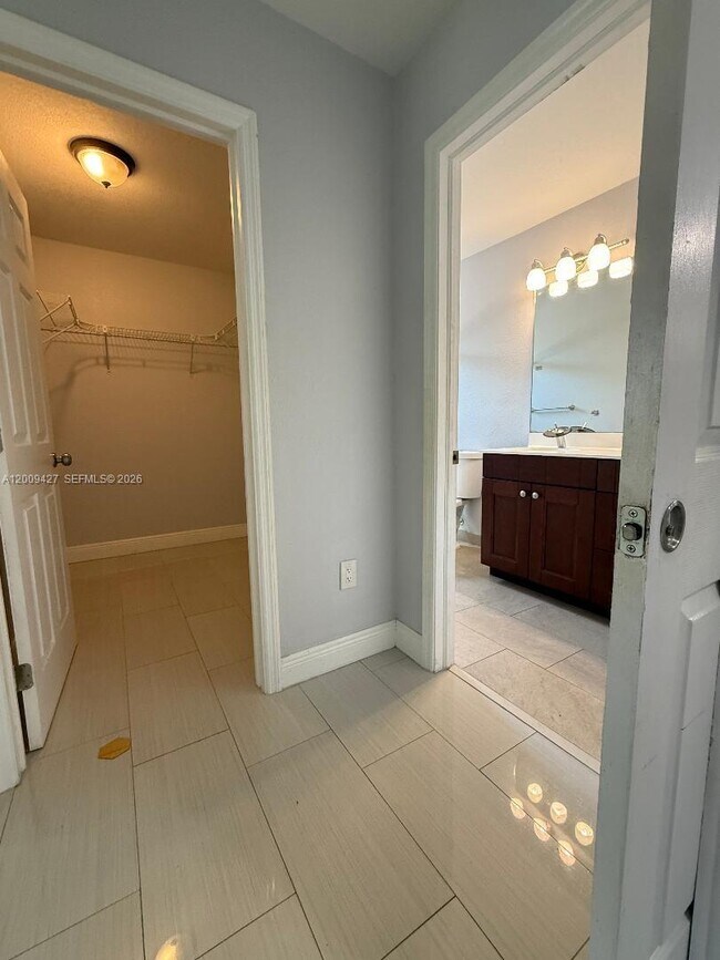 Foto del edificio - 2713 NW 6th St