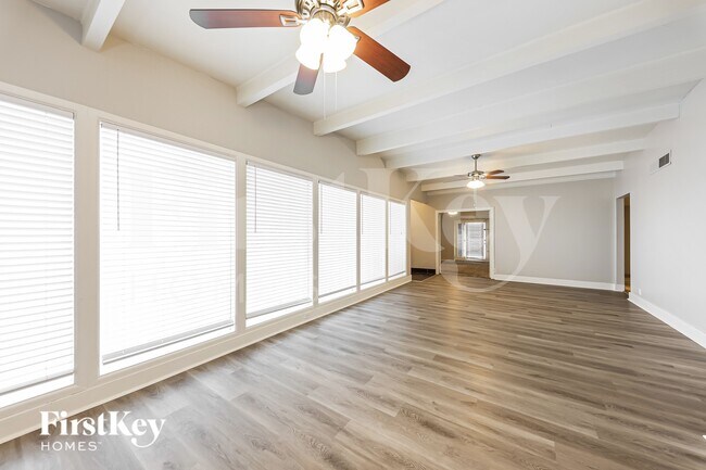 Building Photo - 2028 W Schell Dr