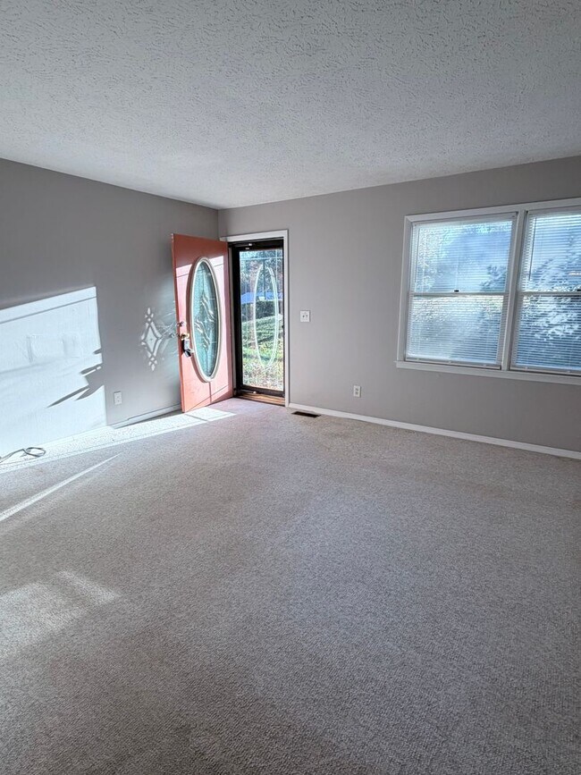 Building Photo - Spacious 3 Bed, 2 Bath Home in Arden With ...