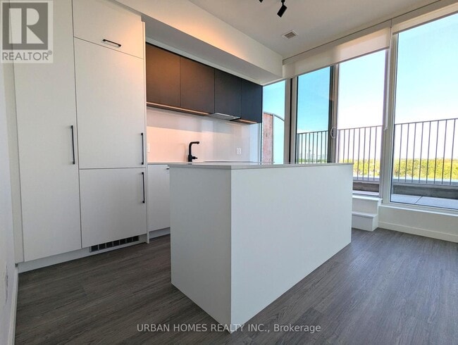 Building Photo - 689-PH689 The Queensway