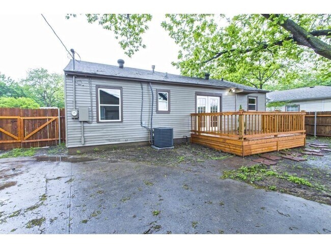Building Photo - 3719 Highgrove Dr